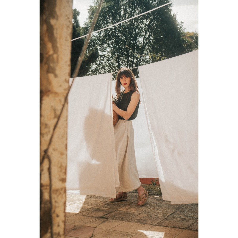 Sleeveless blouse, round neck, green linen