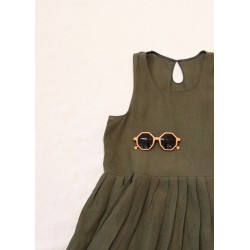 Pleated dress, sleeveless, green linen